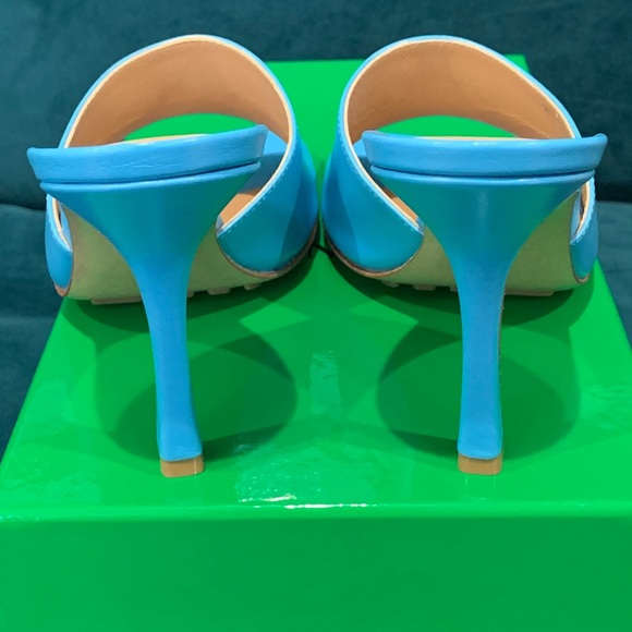 SOLD-Bottega Veneta size 37 - Picture 4 of 5